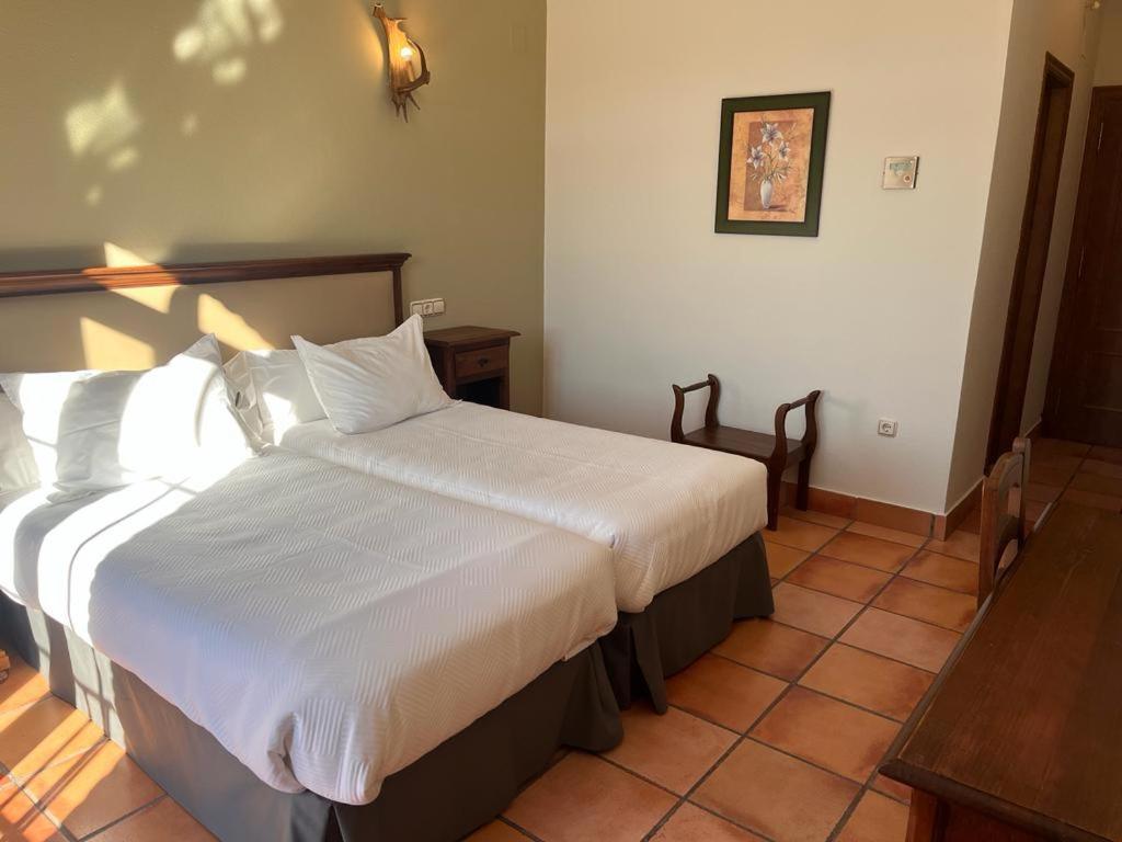 Hotel Sierra De Убрике Экстерьер фото