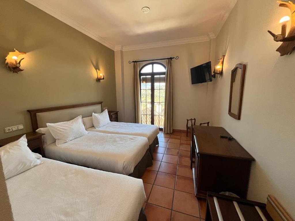 Hotel Sierra De Убрике Экстерьер фото