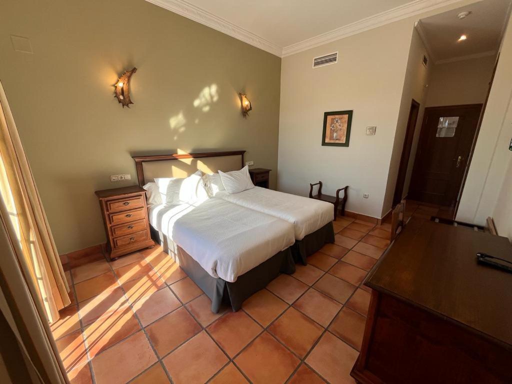 Hotel Sierra De Убрике Экстерьер фото