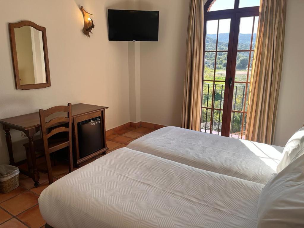 Hotel Sierra De Убрике Экстерьер фото