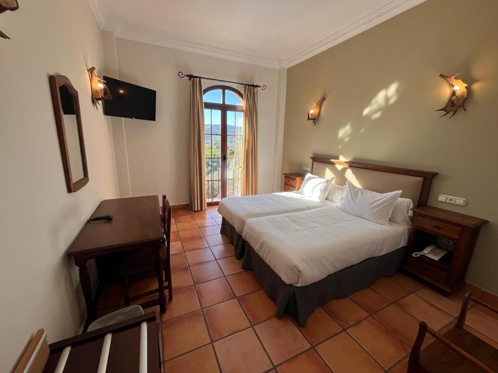 Hotel Sierra De Убрике Экстерьер фото
