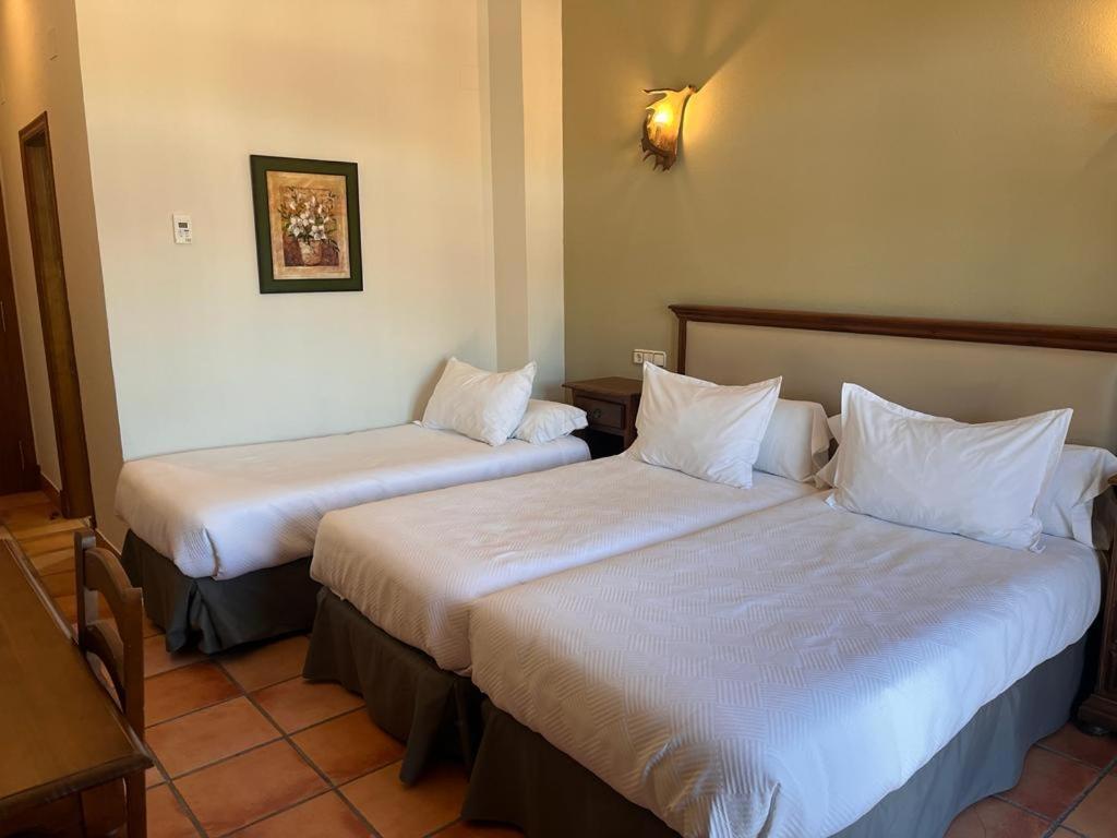 Hotel Sierra De Убрике Экстерьер фото